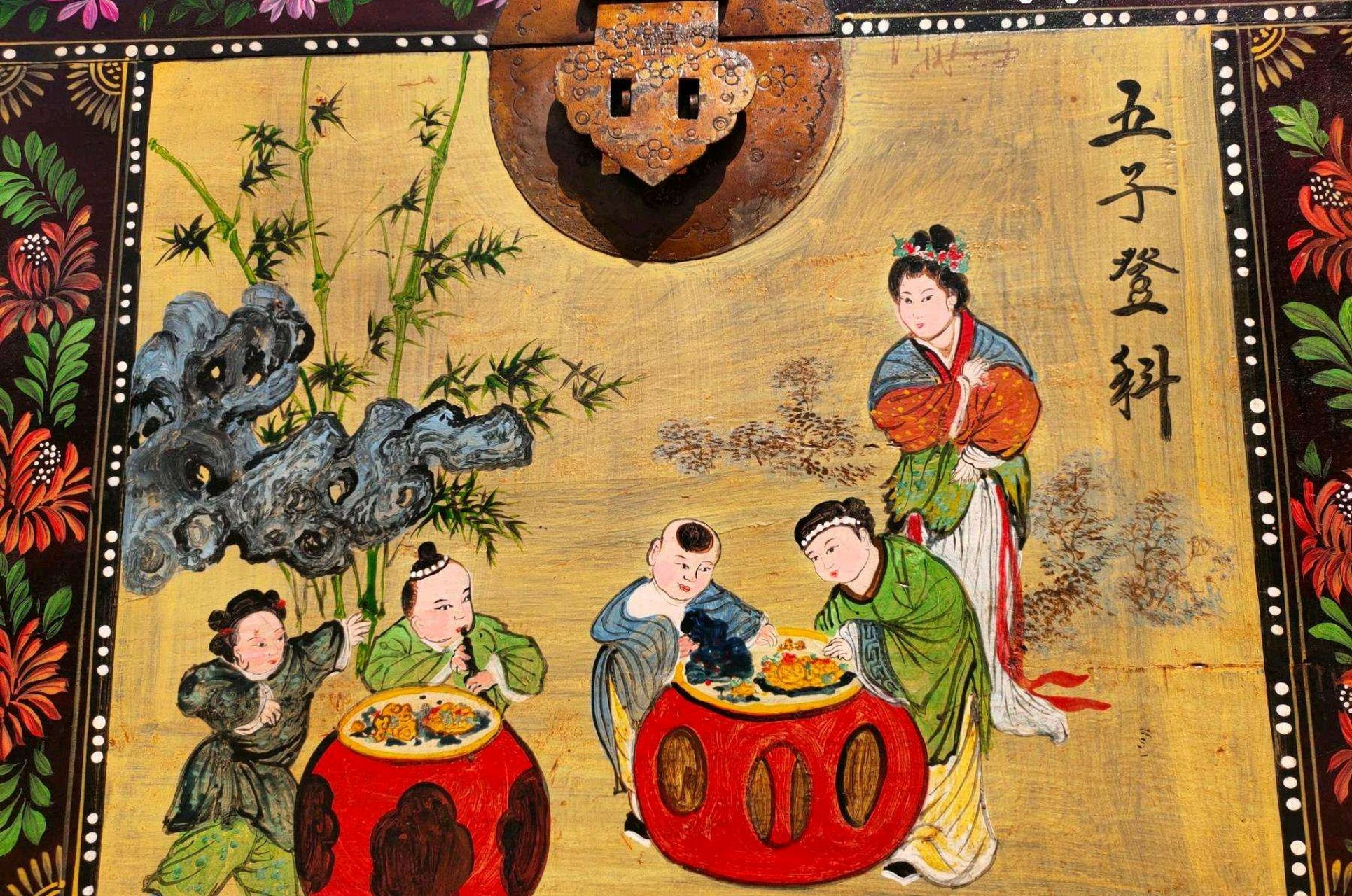 我们现在说的五子登科,往往是戏称某人拥有了票子,房子,车子,妻子