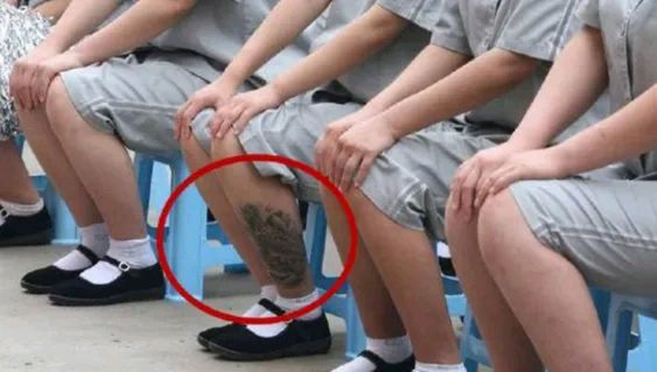 "湖南长沙,女学生入学被发现有纹身,立刻被开除学籍.