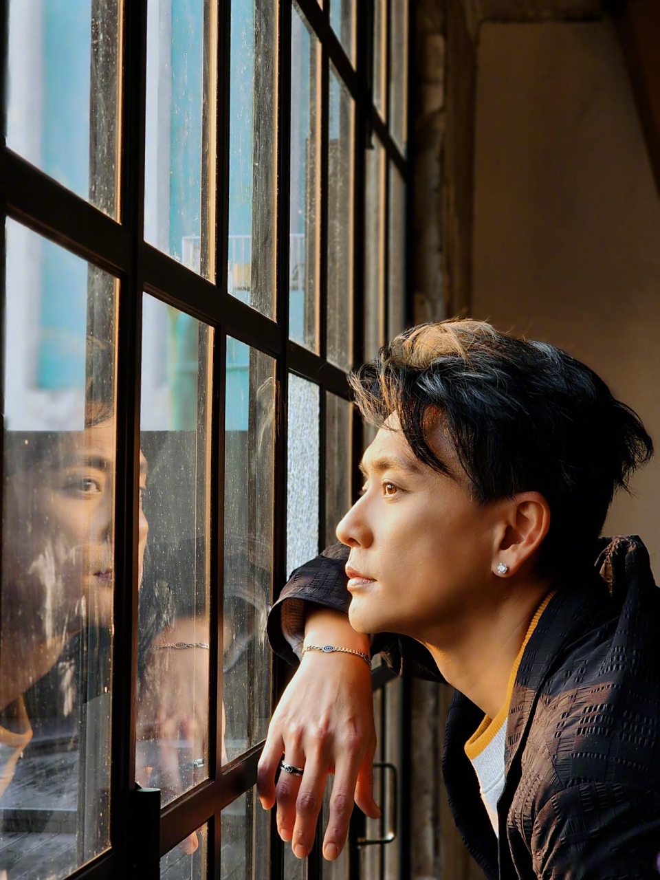 港星黄宗泽,越老越帅!