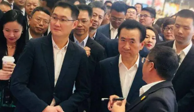 王健林落难,马化腾出手相帮,为何马云"无动于衷"?