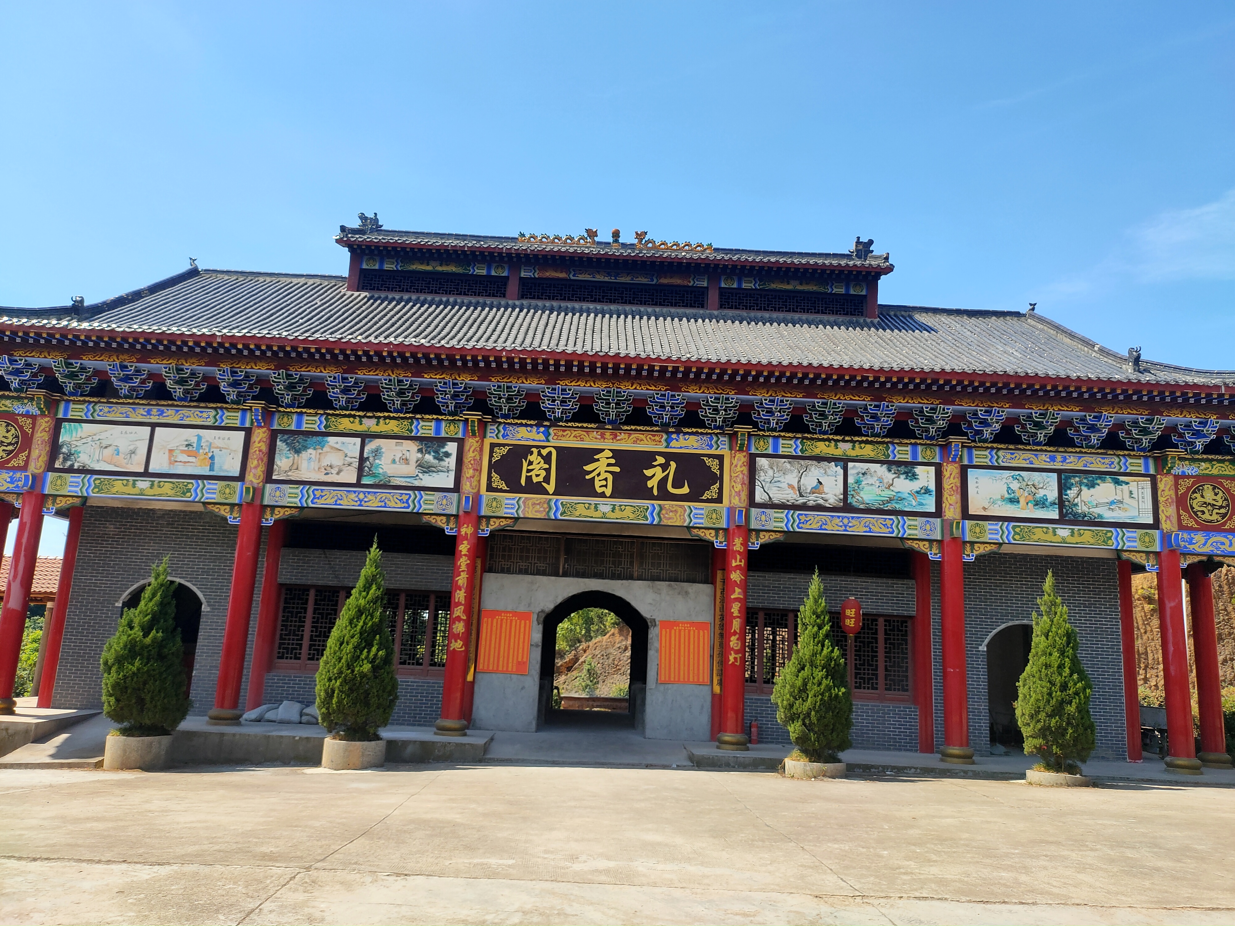 《七绝·浏阳吴王庙》蒿山岭上有圣堂,九域衣冠谒吴王