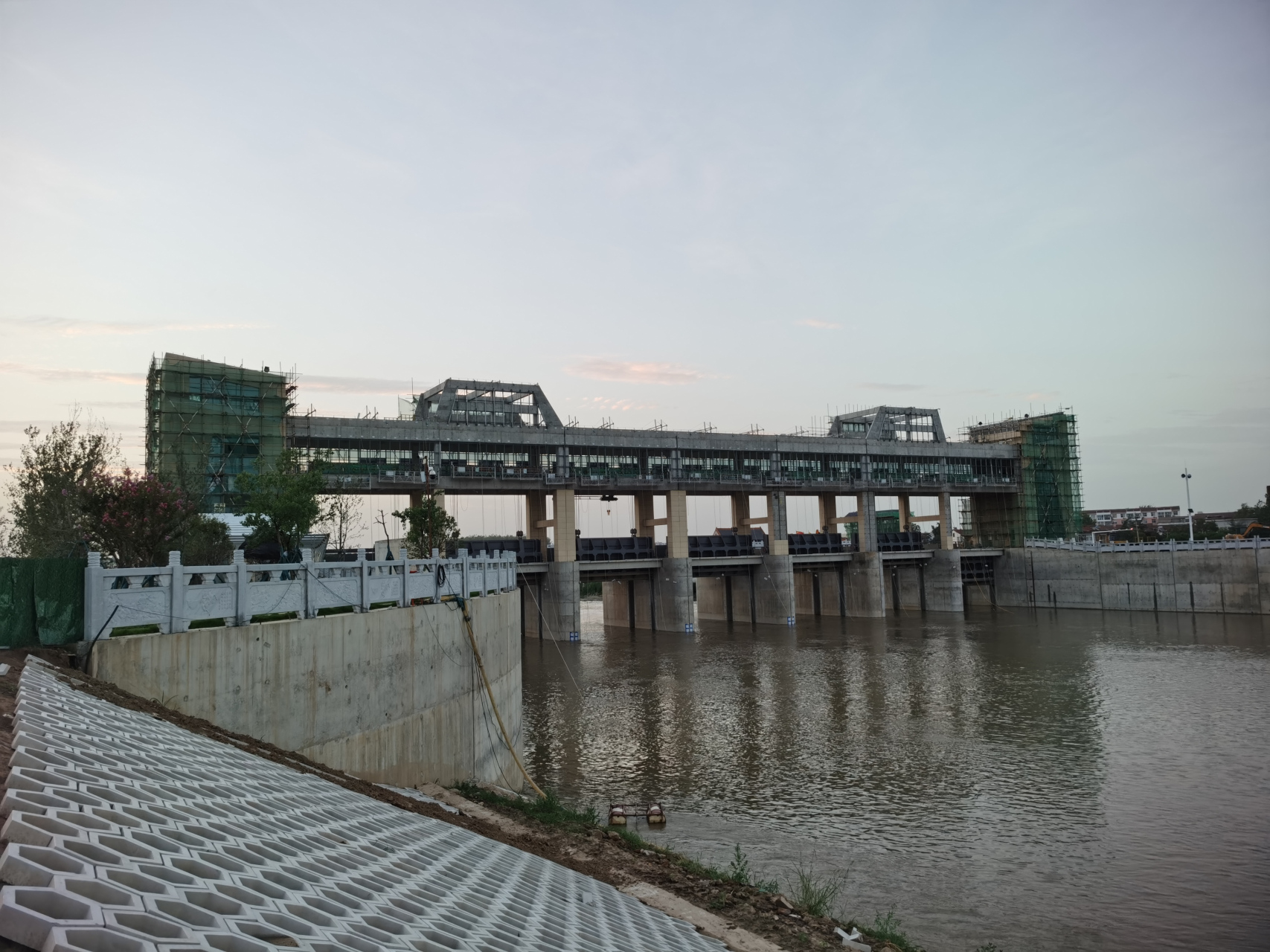 扶沟县:在建贾鲁河大桥