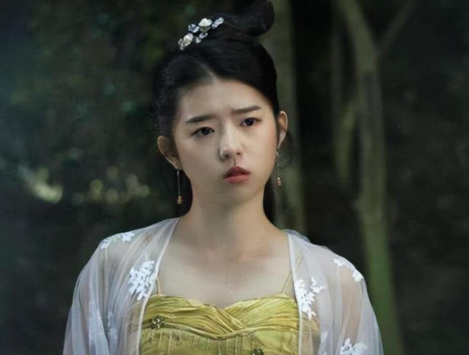 有着"双面孔"的4位女星,初看少女感满满,偶尔又像个小老太