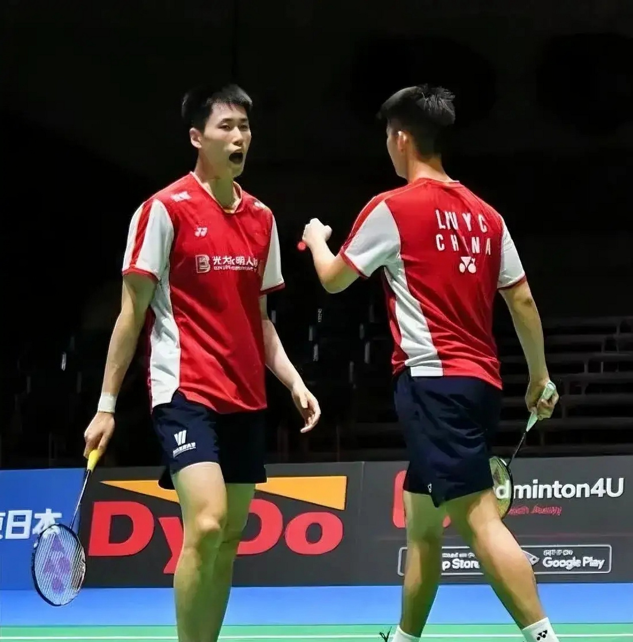 刘欧组合晋级八强!  日本羽毛球公开赛正在激烈进行中.