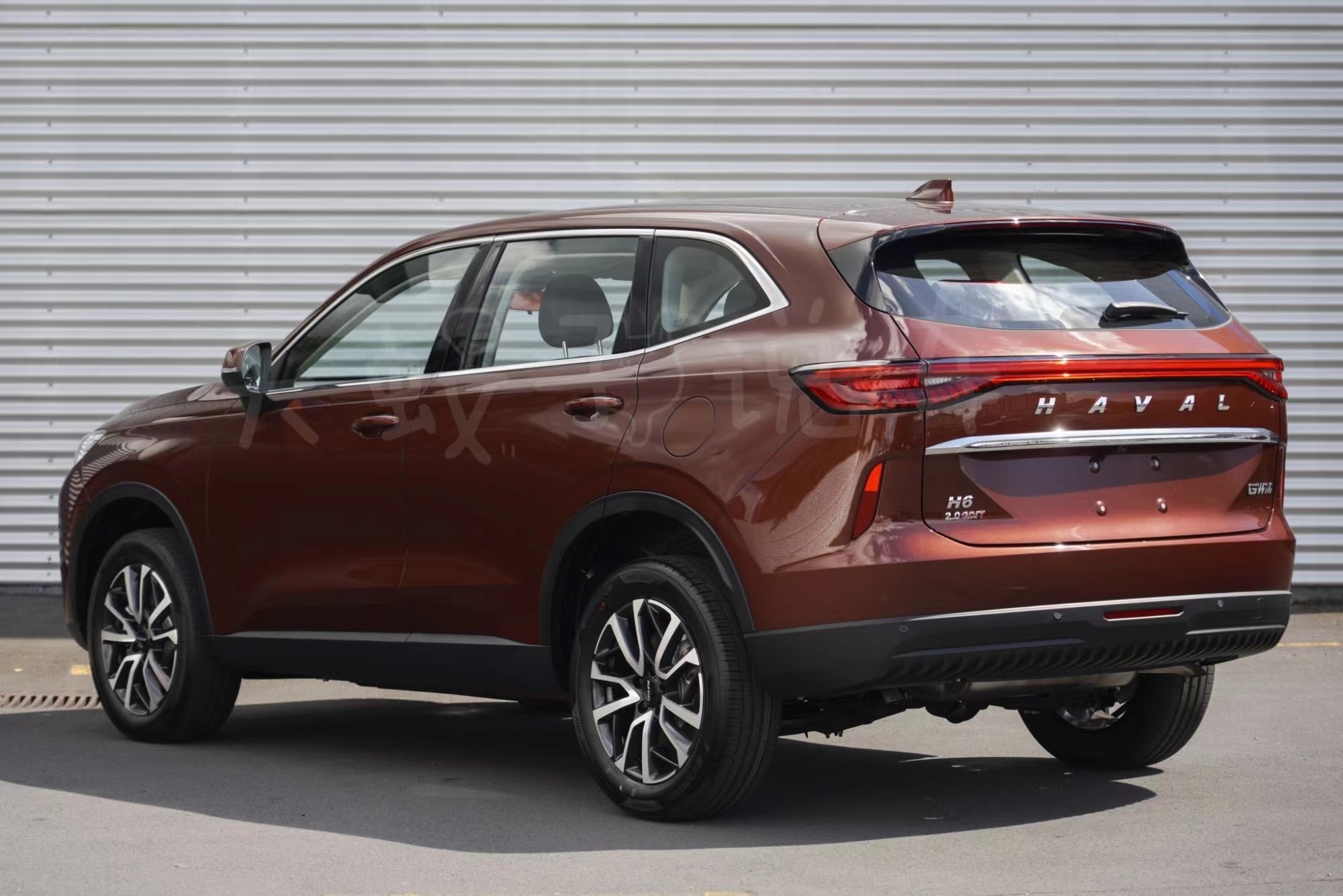 新款哈弗h6出口版,造型时尚大气,质感大增,不愧是国产车标杆