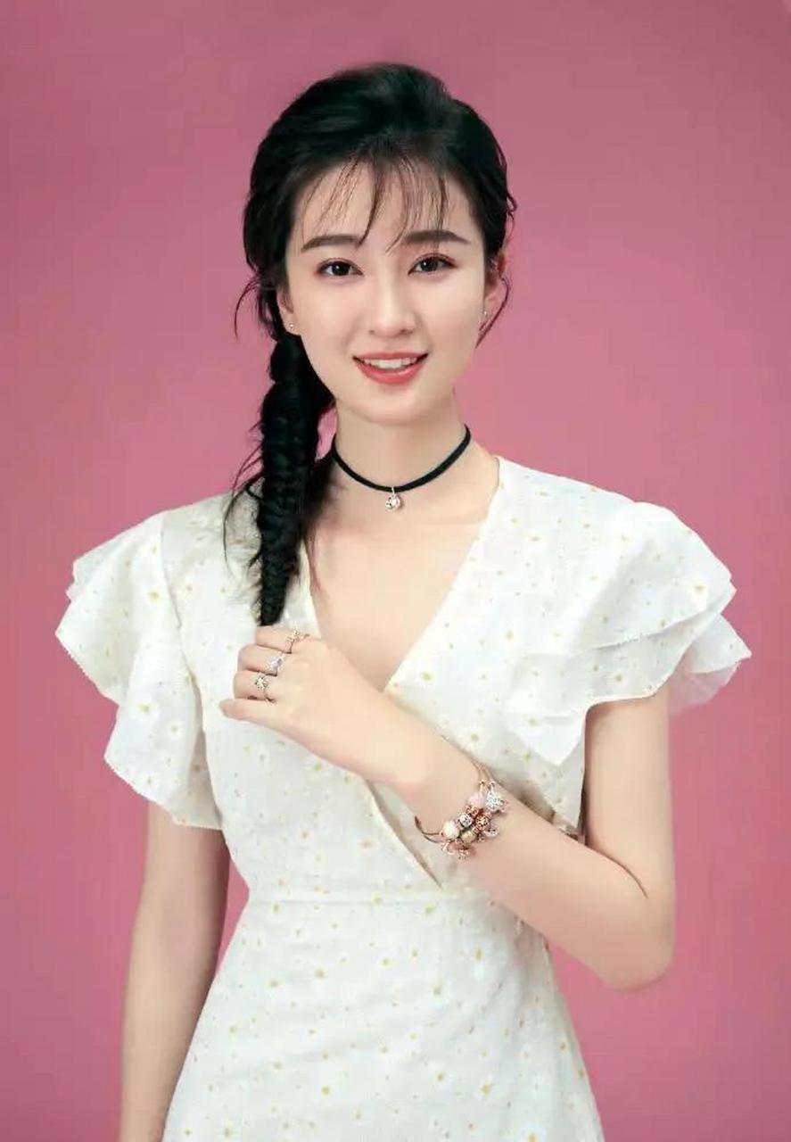 辫子姑娘手镯戒指都好搭配