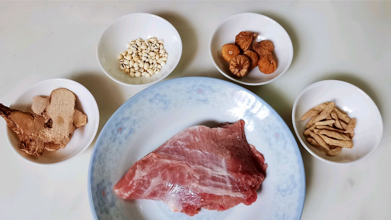 老火靓汤《川贝瘦肉煲鹌鹑汤》润肺止咳、清热化痰,秋季滋补