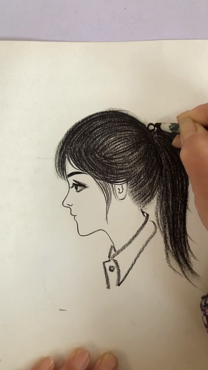 铅笔画马尾辫女孩