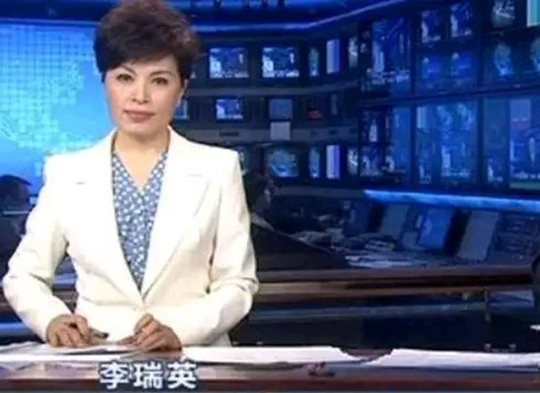 1998年《新闻联播》开播前15分钟,李瑞英突然接到儿子坠楼的消息,但她