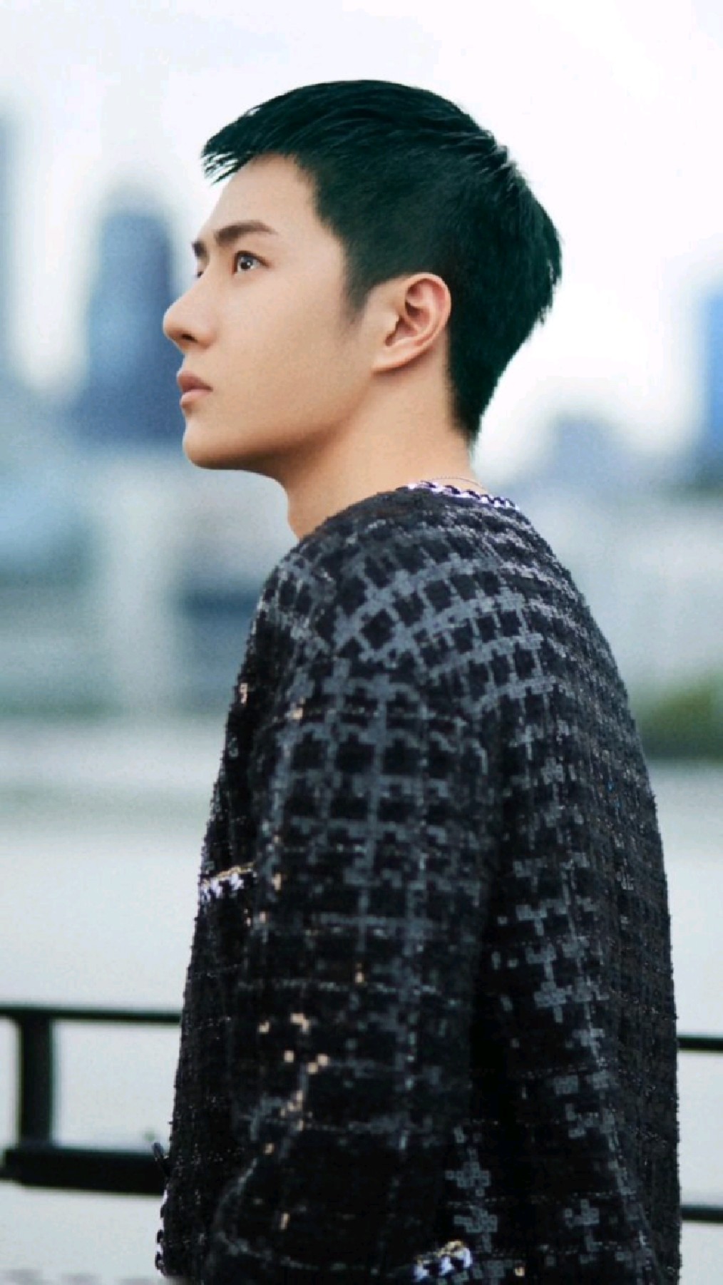 王一博绿色寸头,利落短发酷酷香家少年,情人节惊喜-度小视