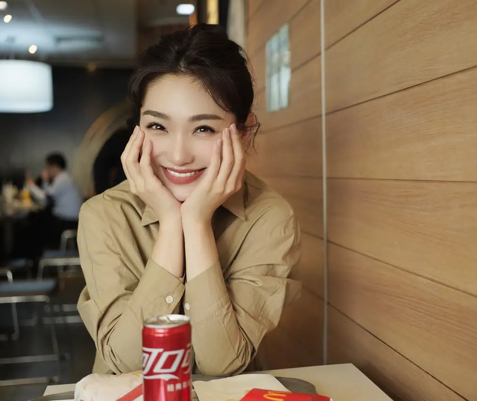 百家号星火计划# 电影频道主持人蓝羽,非常喜欢她的主持风格,落落