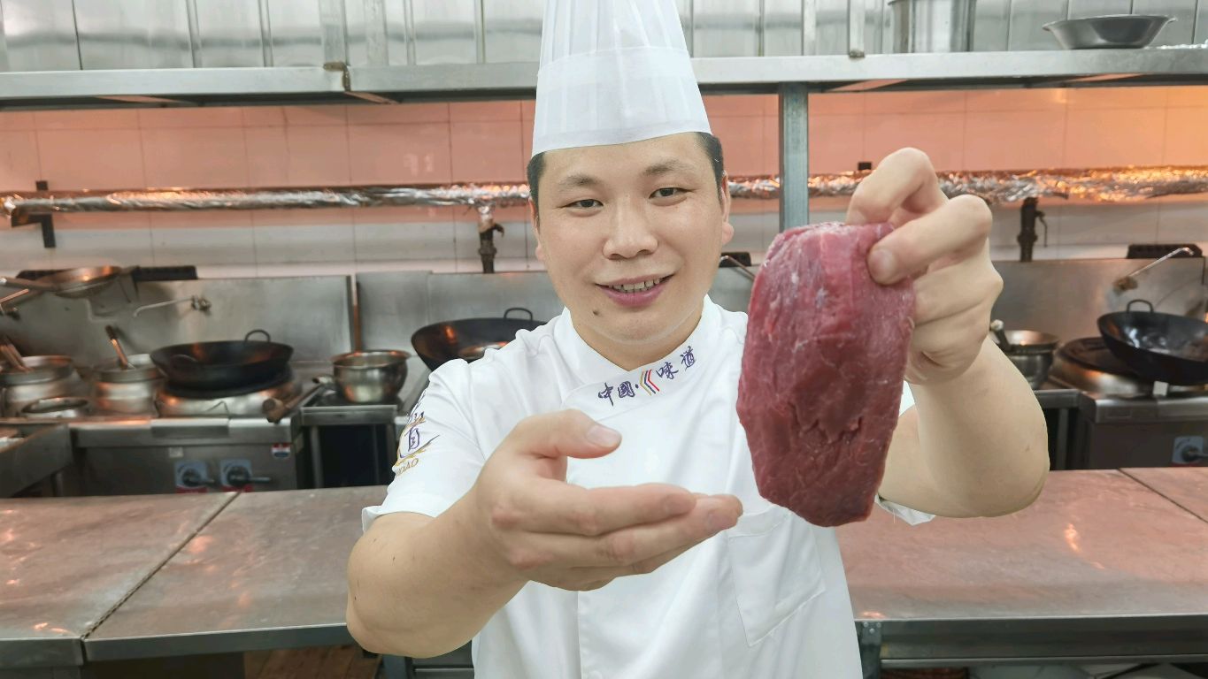 牛肉片怎么处理炒制鲜嫩又好吃，大厨分享牛肉切制是关键