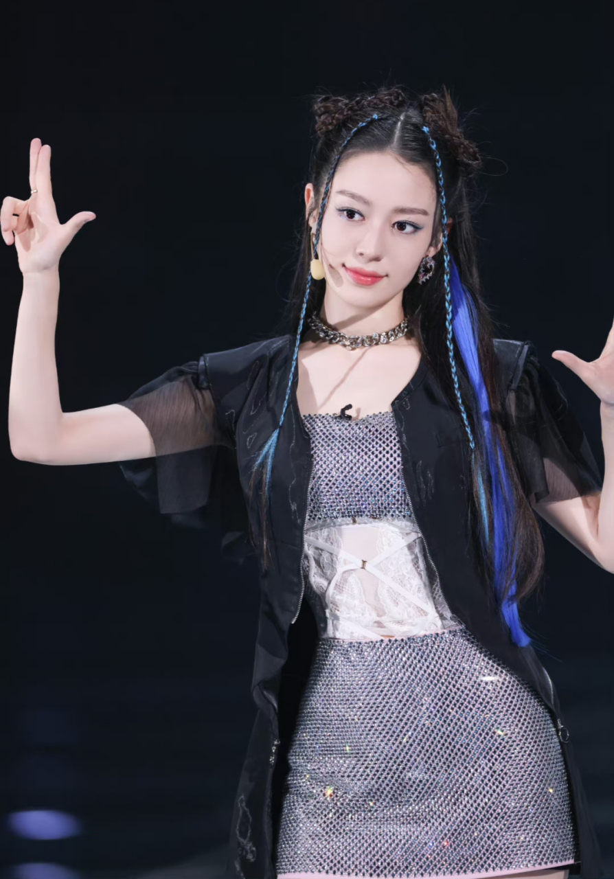 吉娜爱丽丝# 这颜值是真的好绝啊!