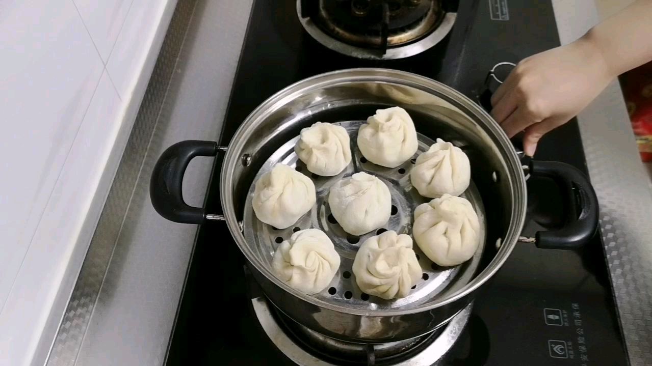 鸡肉馅包子的做法,鲜嫩多汁蓬松宣软,出锅吃6个太香了