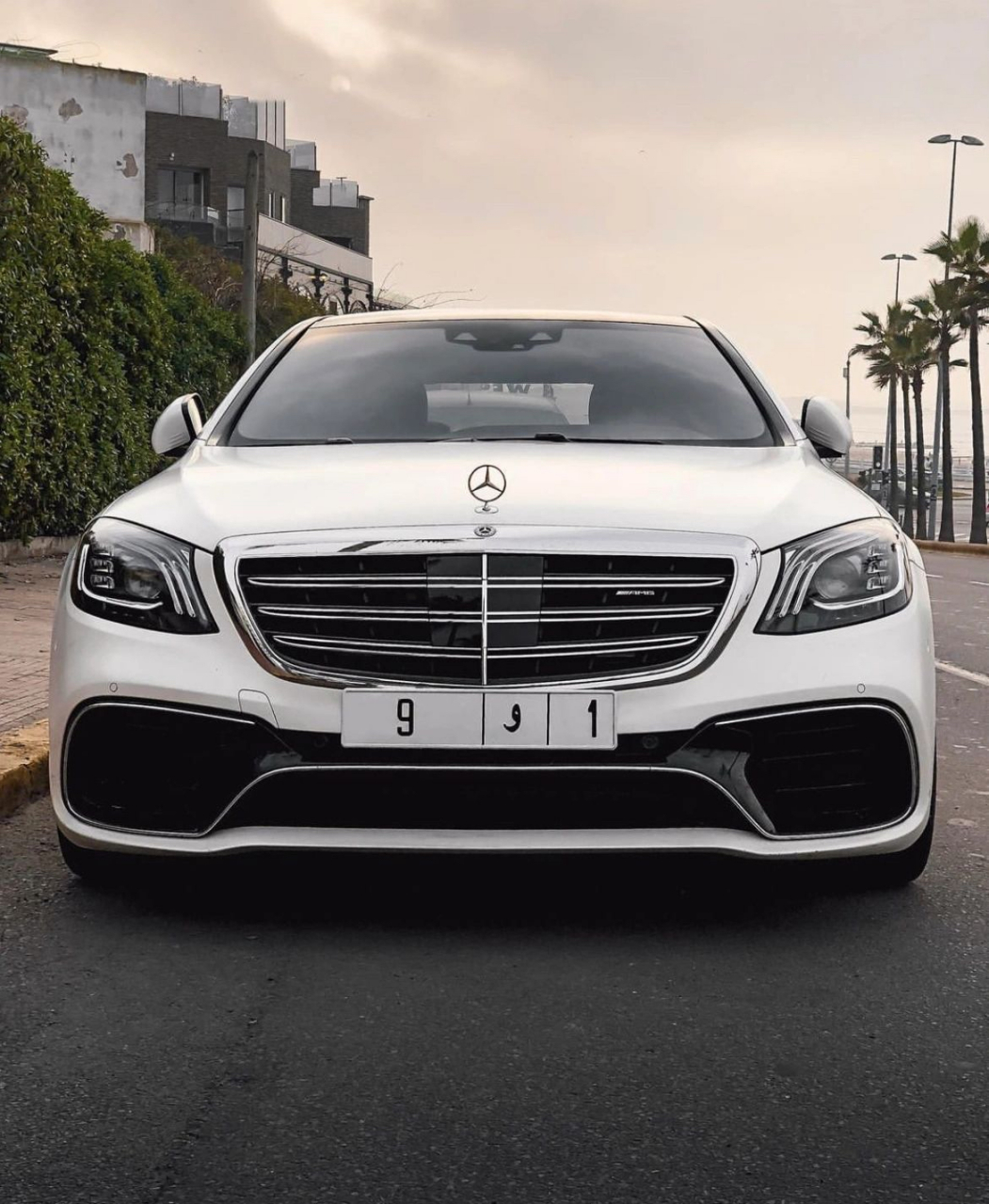 奔驰s63 amg 4.0 双涡轮v8,低调的西装暴徒.