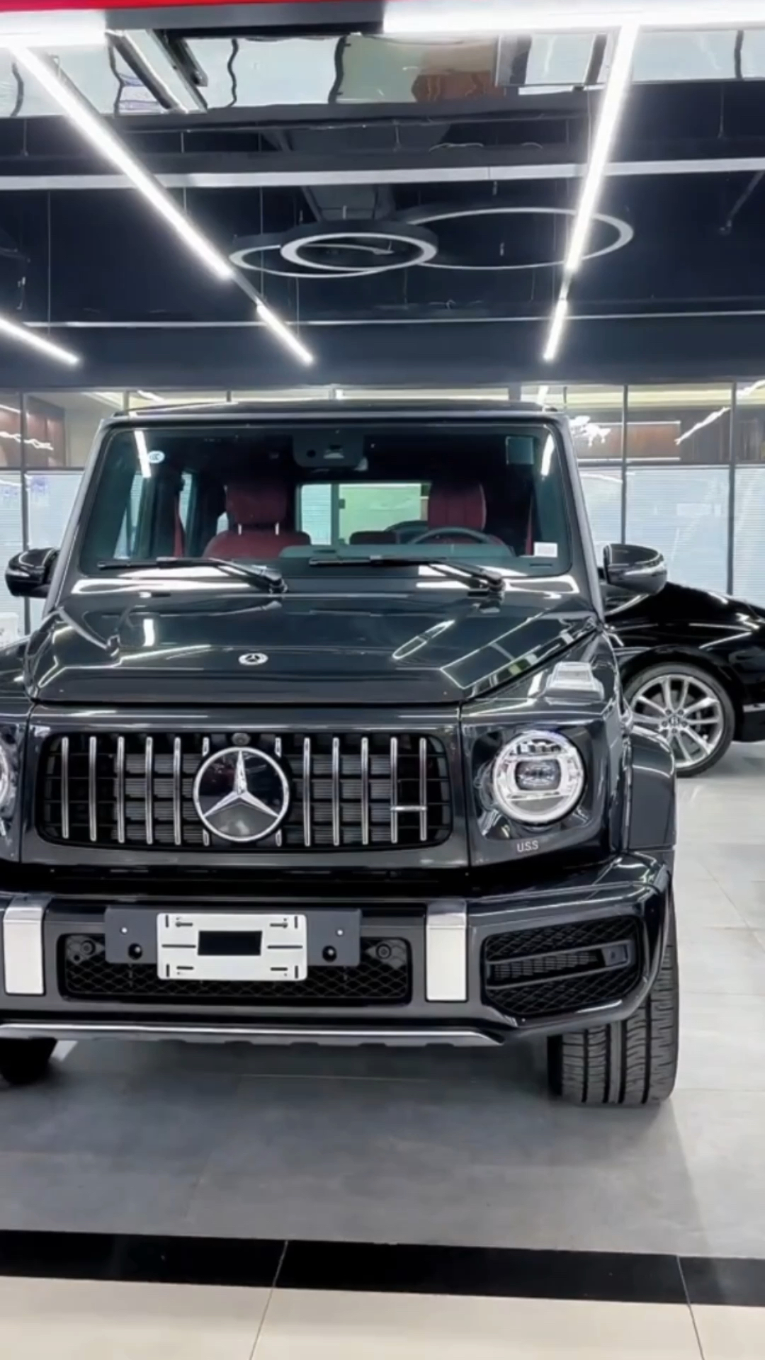 奔驰全新g63黑车红内261w23款韩版g63展示