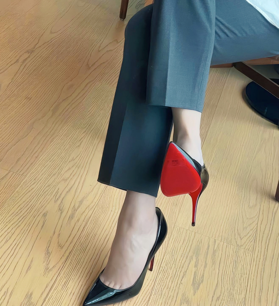 黑色高跟鞋的奢华魅力总是让人难以抗拒#高跟鞋# #时尚穿搭