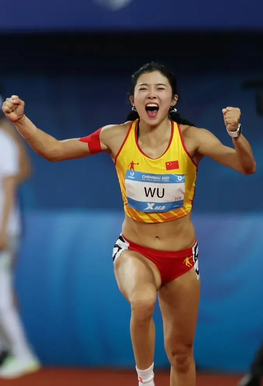 20岁 夏思凝,20岁 吴艳妮,26岁 三个如此年轻,如此优秀的中国女运动员