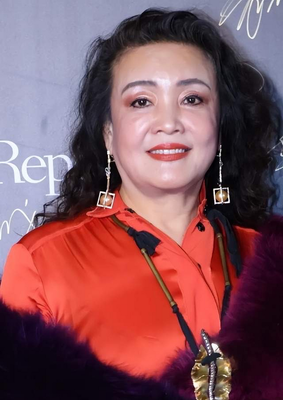 6月19日,大小s同时被小s前男友曝料,大s前婆婆张兰再一次抓住了会会