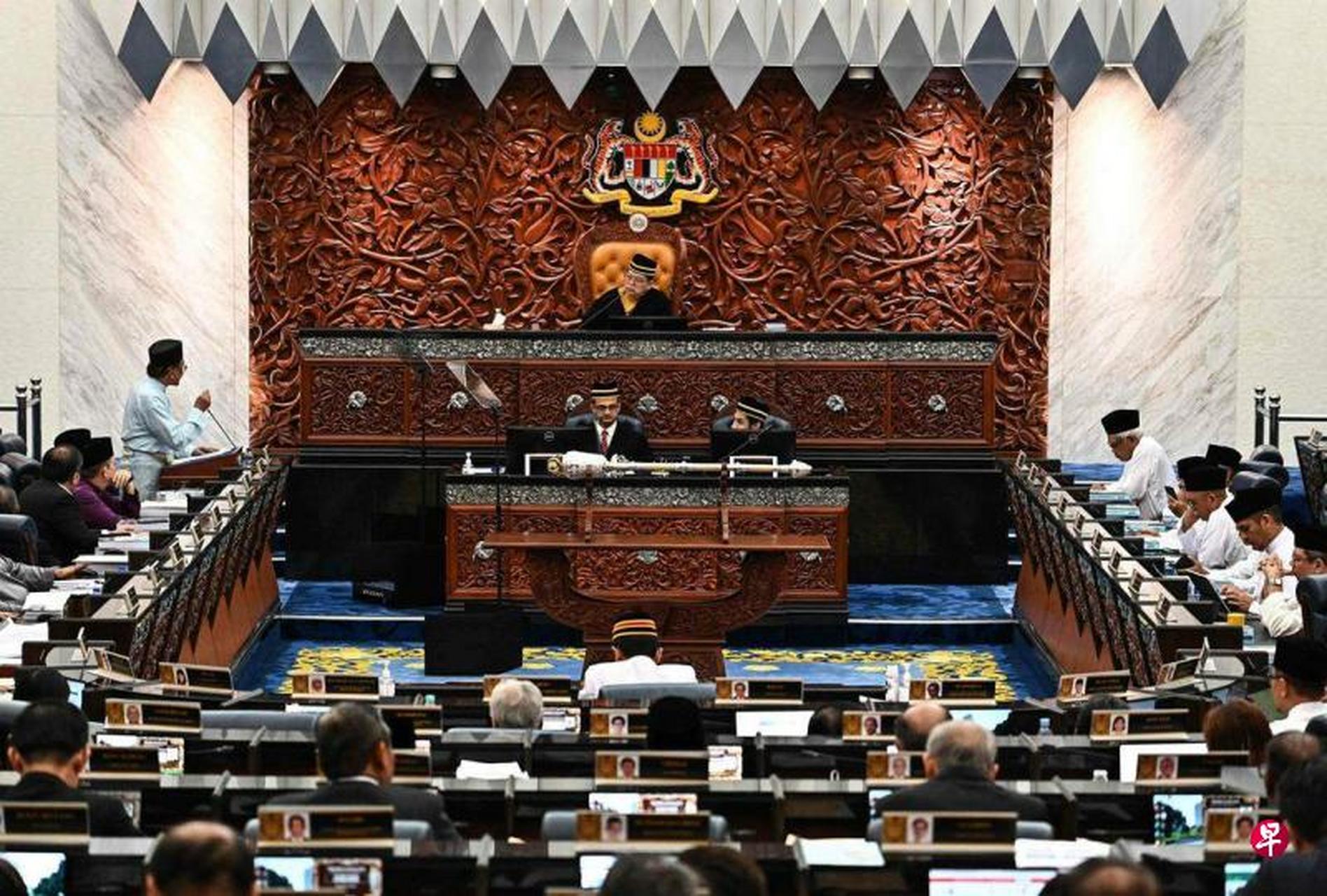 标题:马来西亚2024年财案三读通过,安华政府迎来新挑战