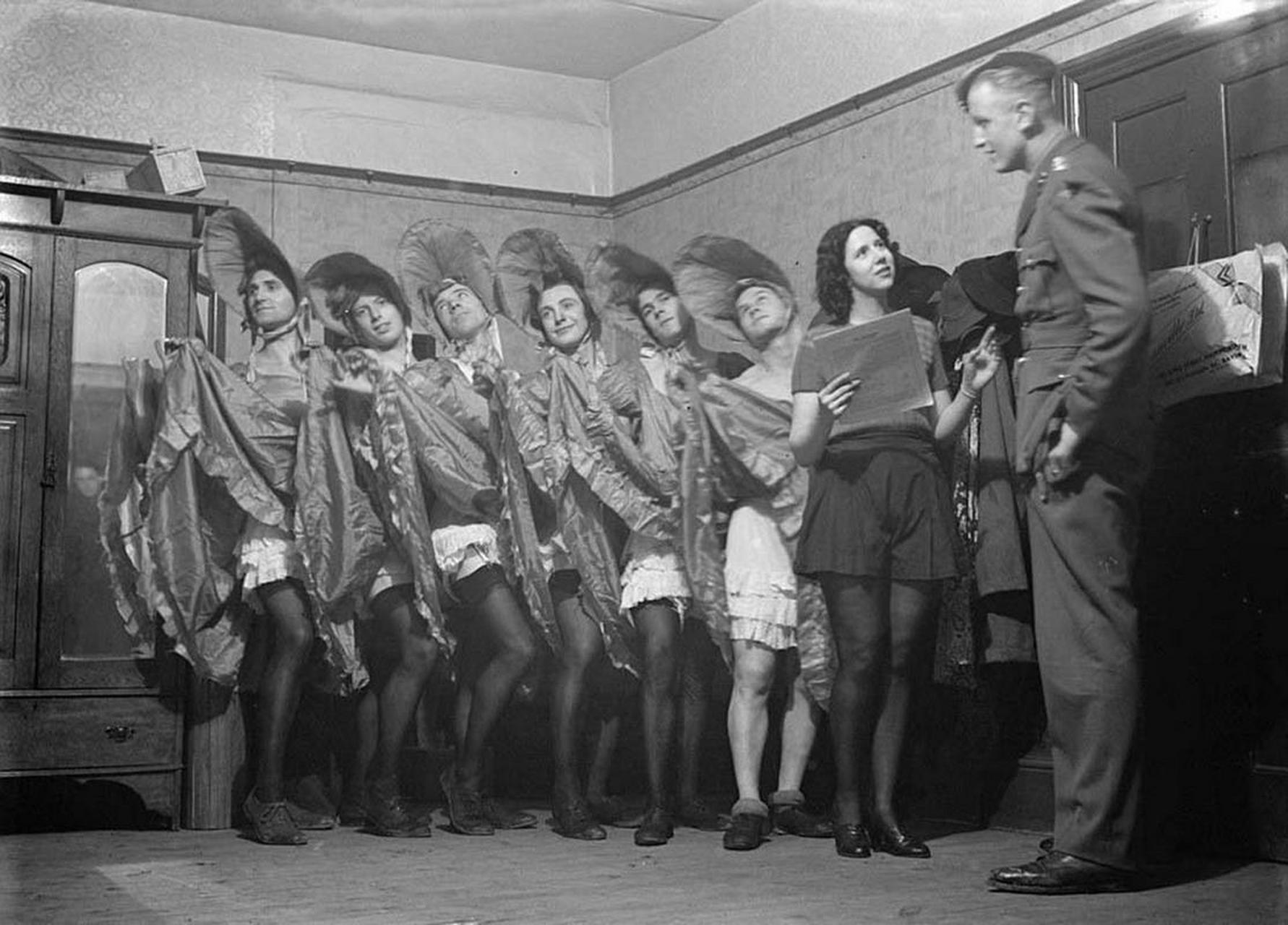 一战英国士兵穿裙子图片