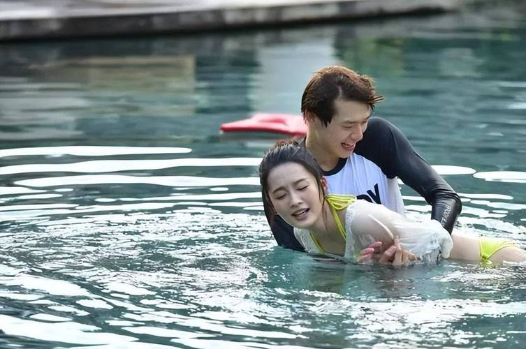 李沁泳装大放异彩!网友:女神一直在路上!