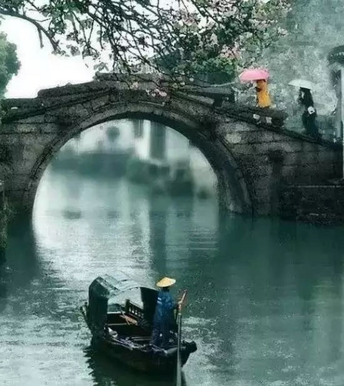 怎么用 小桥,流水,垂柳,桃花写一段话?