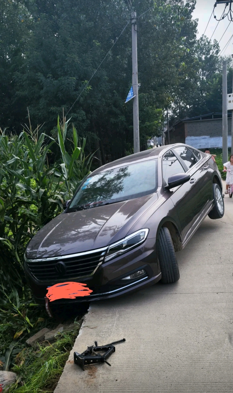 对面来车,你是让他先过,还是你先过去