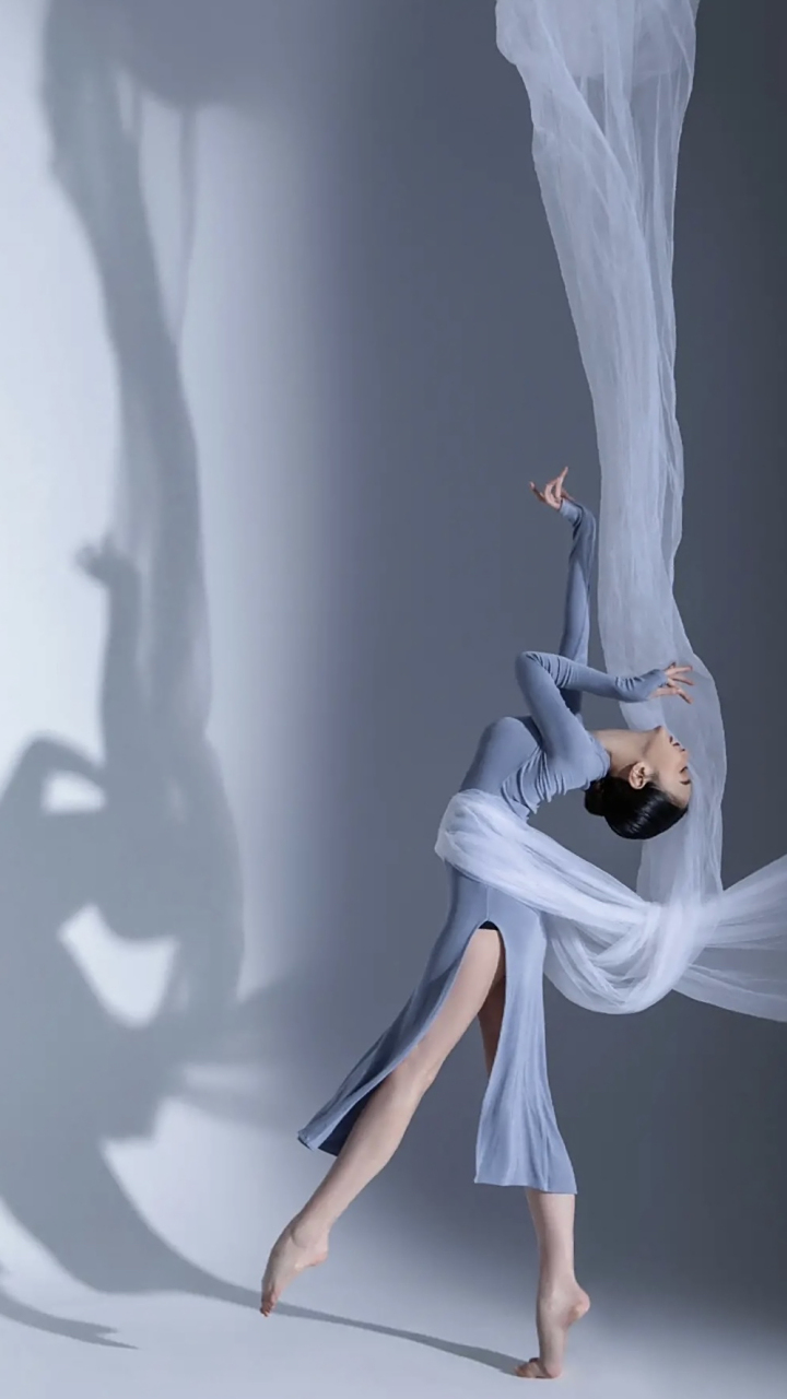 舞蹈# 是一种灵魂释放,是心灵的感动,优美身姿,柔软身姿