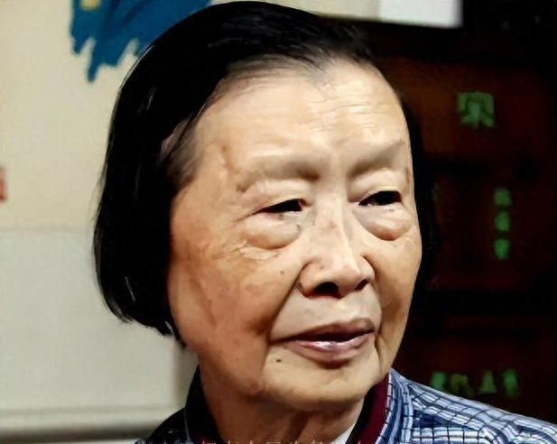 方忠义在粟裕家干了20多年保姆,粟惠宁亲切称:我从小有两个妈