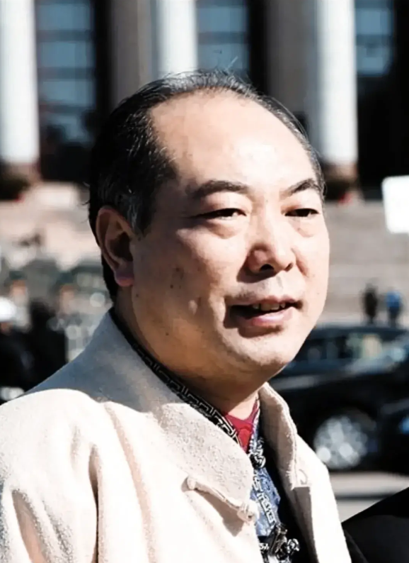 人大代表,慈善总工会荣誉副会长周森:强制每月捐款,拒捐违法