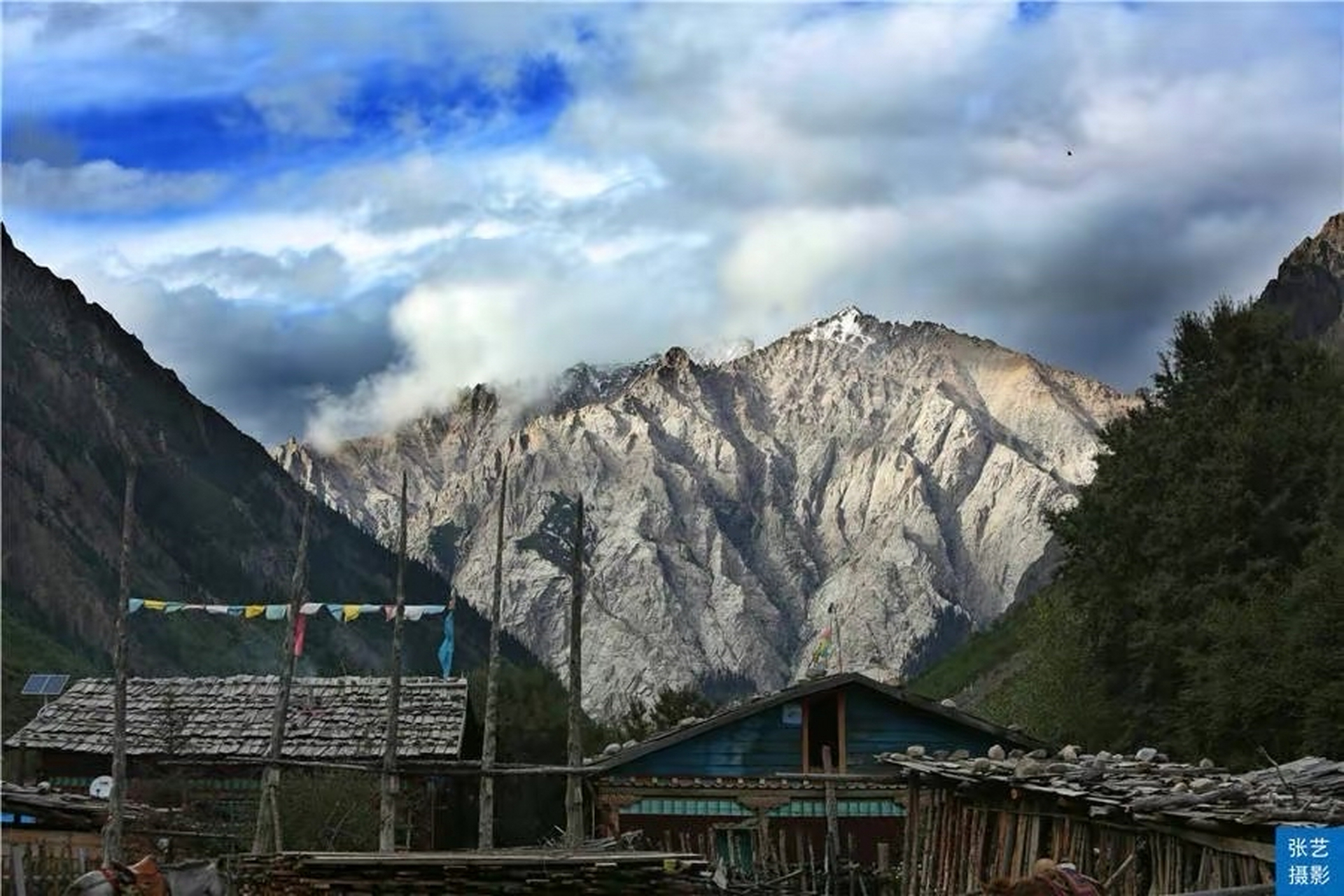 西藏昌都发现罕见的神山地貌群 我们这次自驾游的目的地是多拉神山,它
