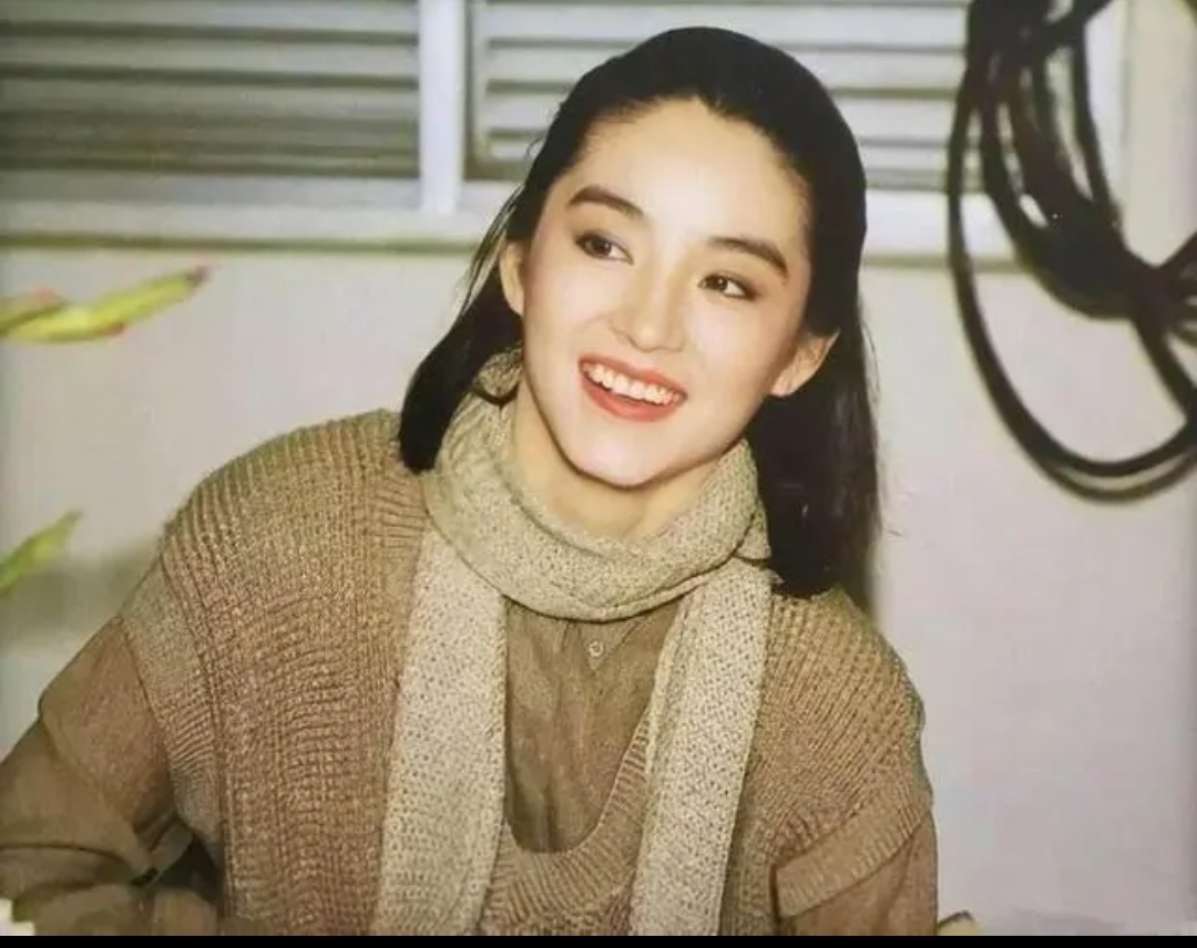 林青霞年轻时的照片真是没得代言,张张美到窒息,无法自拔