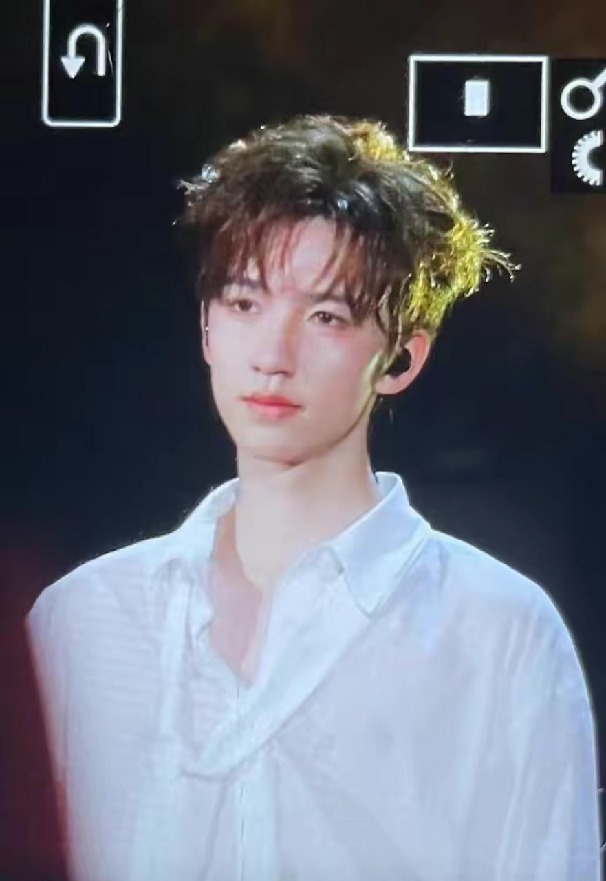 看到这组生图,终于明白贺峻霖为什么"吸粉无数"了!