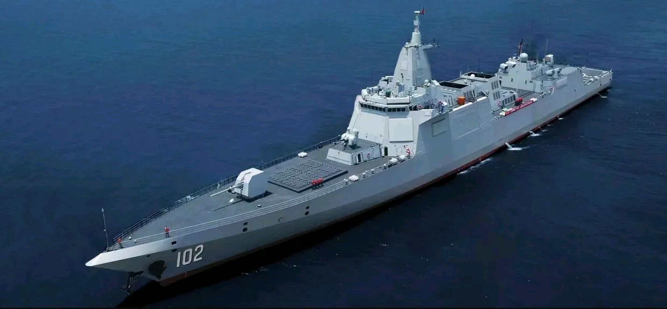 第一批055一共8艘已经全部服役,原来传出的消息是大批量建造052d,555