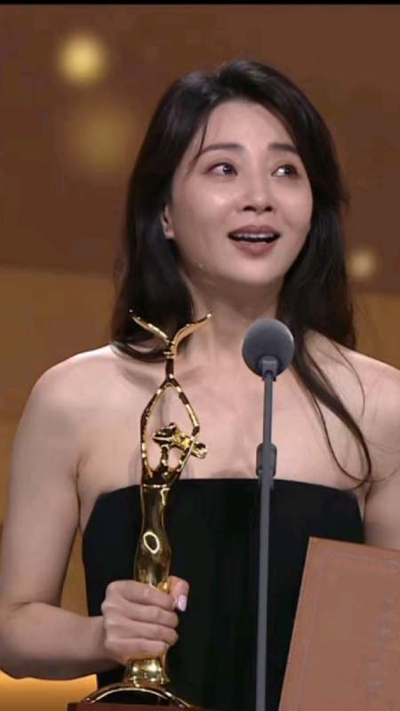 殷桃获得2022金鹰奖最佳女主角-度小视