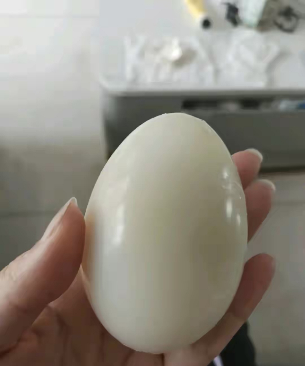 同事孕晚期了, 为了能去除胎毒, 一天吃一个鹅蛋.