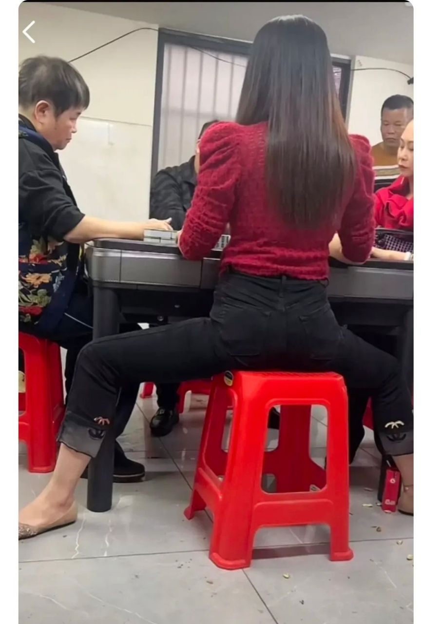 小姐姐,打个麻将,这练的是啥功啊