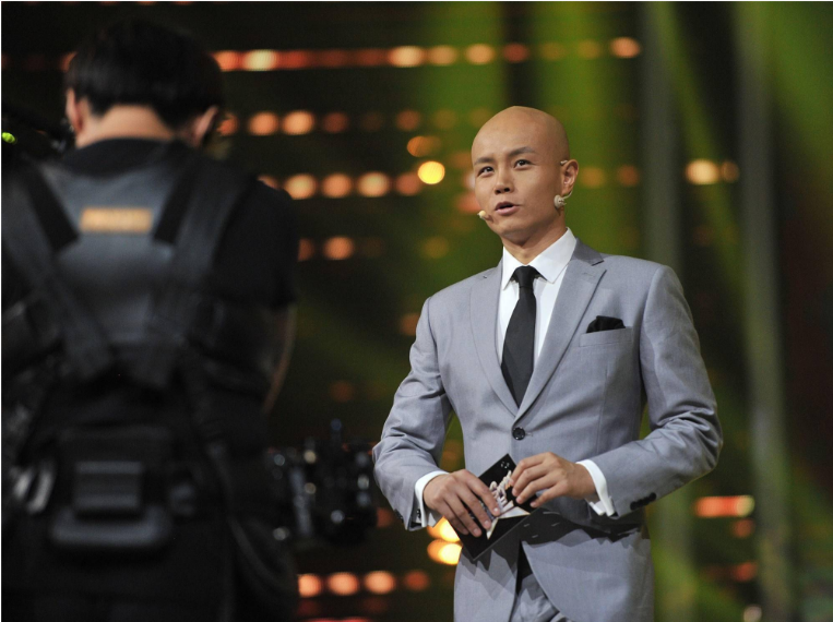 乐嘉:节目上与宁静争吵,靠女儿赚流量,他在不归路越走越远