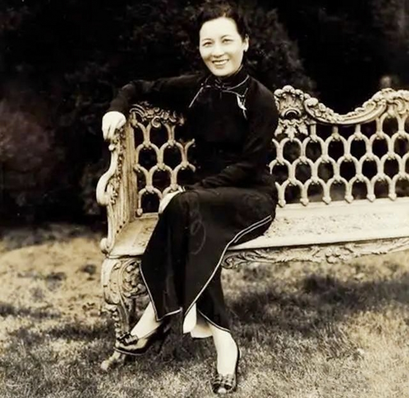 宋美龄特别钟爱:旗袍和高跟鞋.