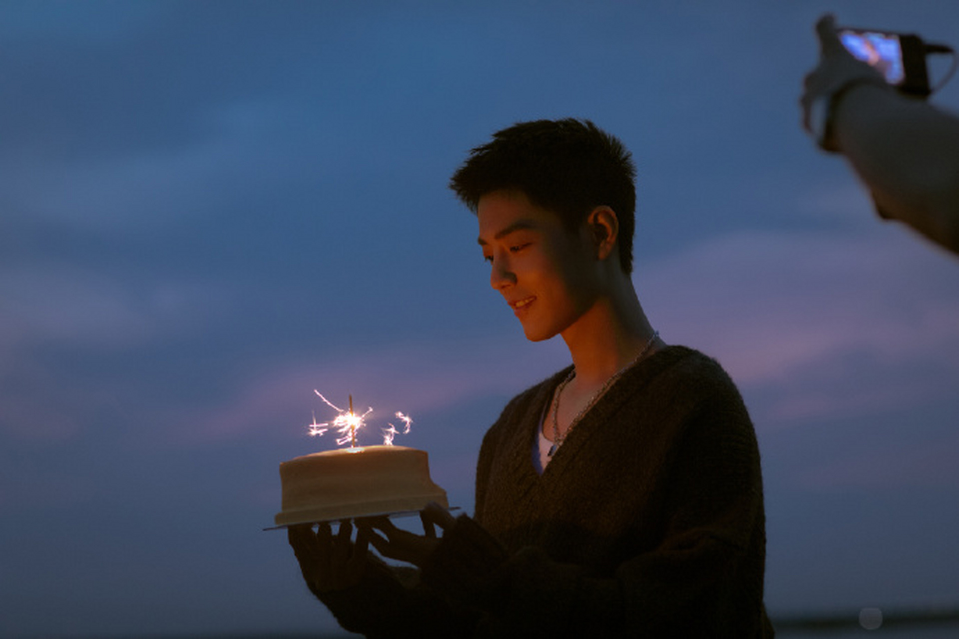 肖战短发vs长发都好帅气啊,脸好看的男生什么发型都帅气呀,期待肖战演