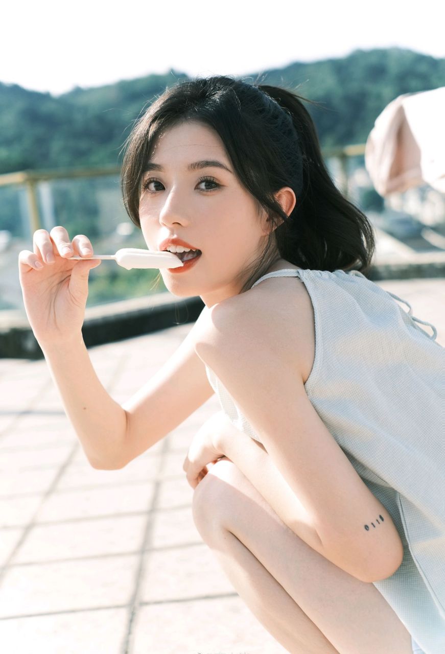 甜美少女亭小柒