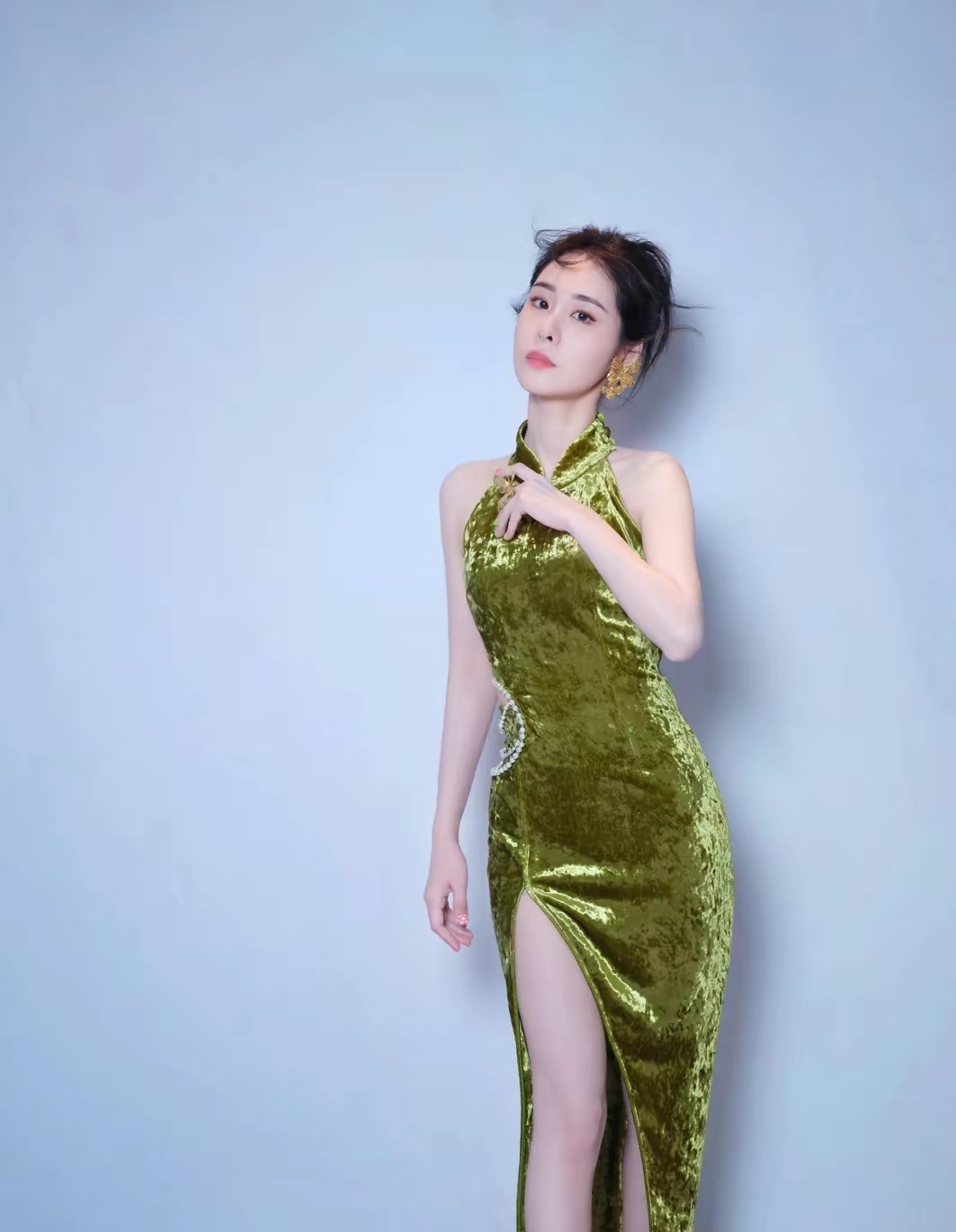 张碧晨 绿丝绒旗袍太养眼