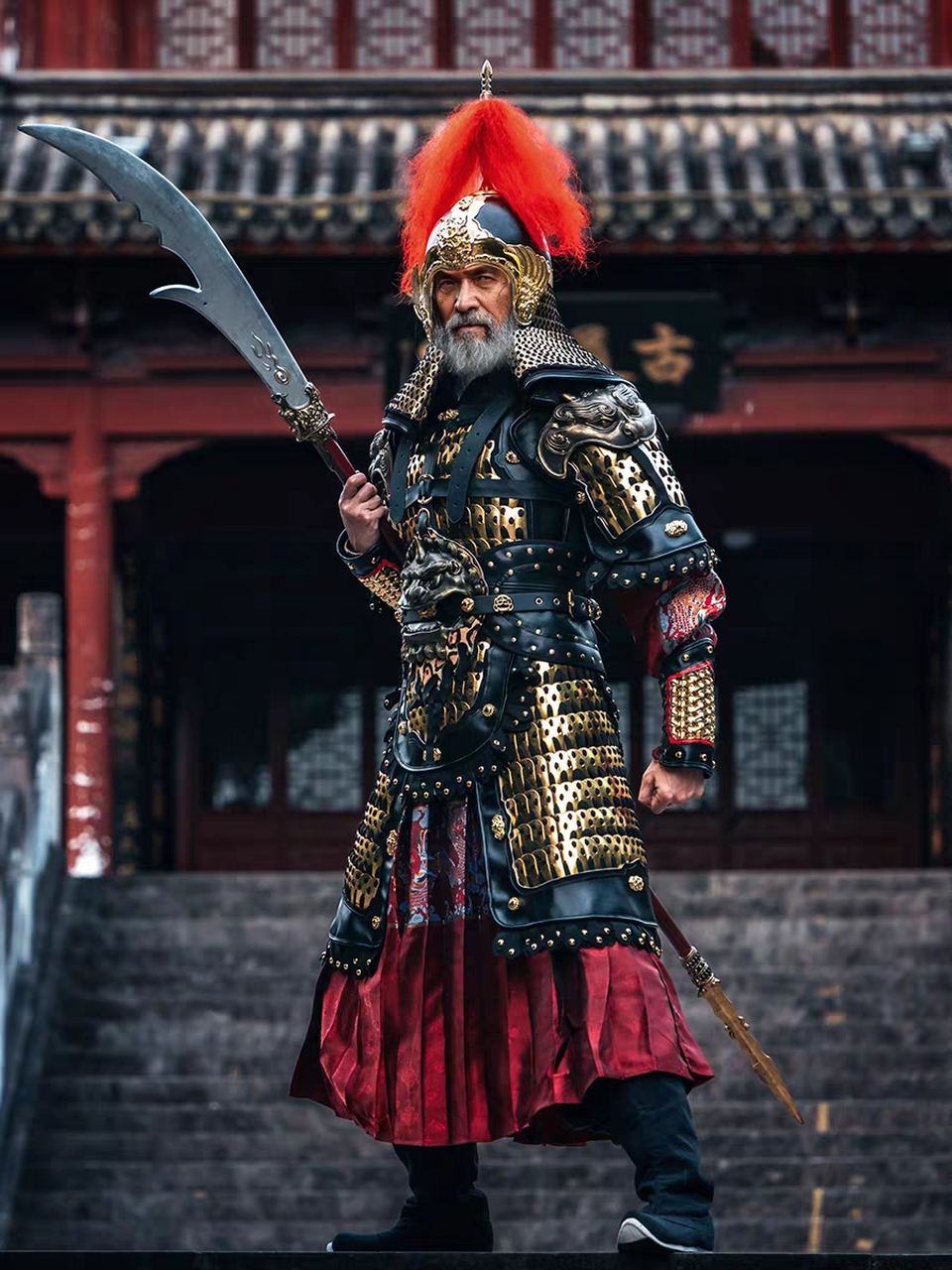 明代的盔甲,不是只有单一形制,而是种类繁多,继传承了以宋甲为代表