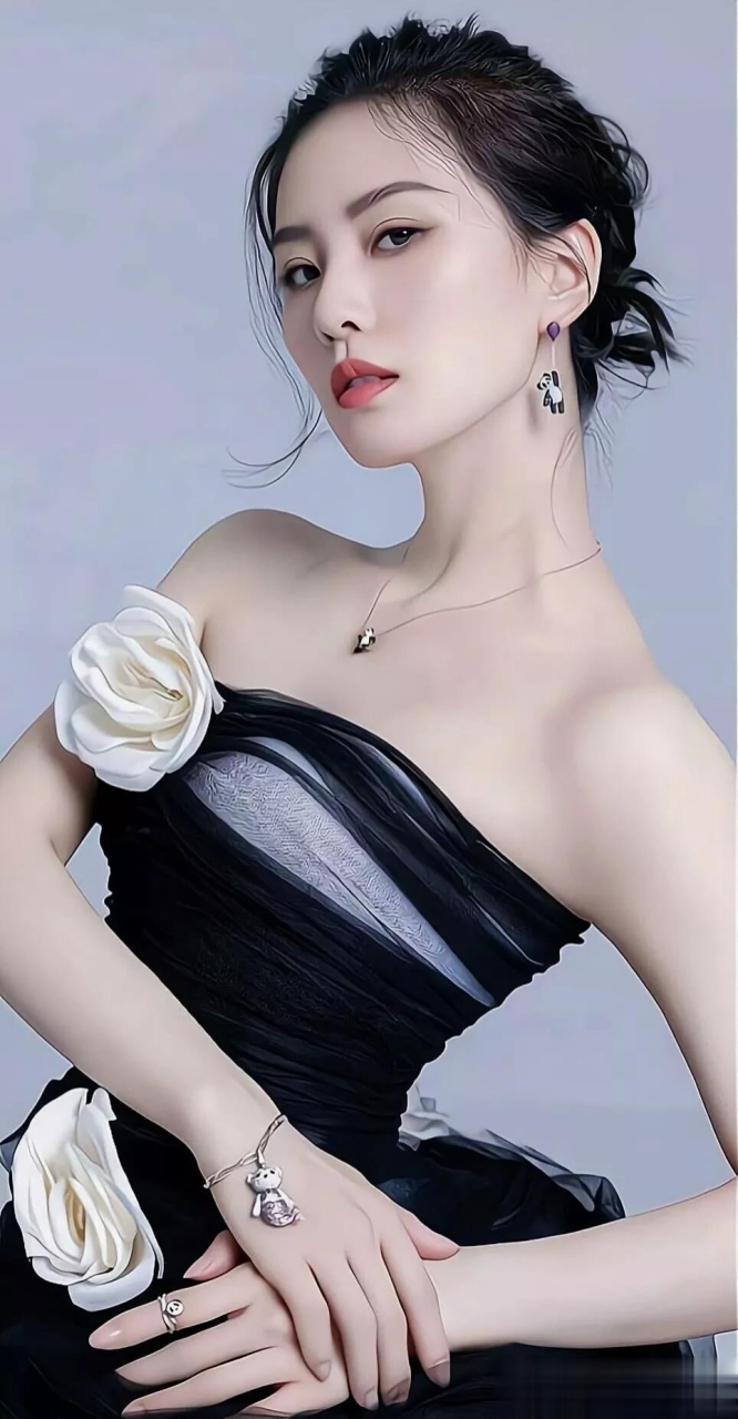 刘诗诗(原名刘诗施),1987年3月10日出生于北京市,中国内地影视女演员