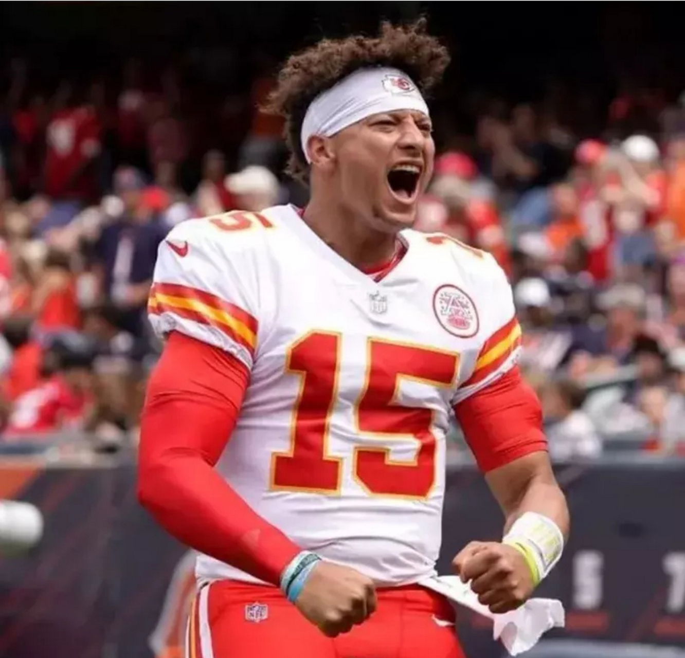 nfl明星四分卫马霍姆斯击败阿根廷足球明星梅西和nba金块队尼古拉