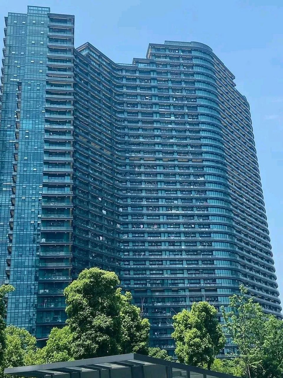 这就是号称国内最大的"茶楼",杭州丽晶国际酒店式公寓,一栋楼堪比一座