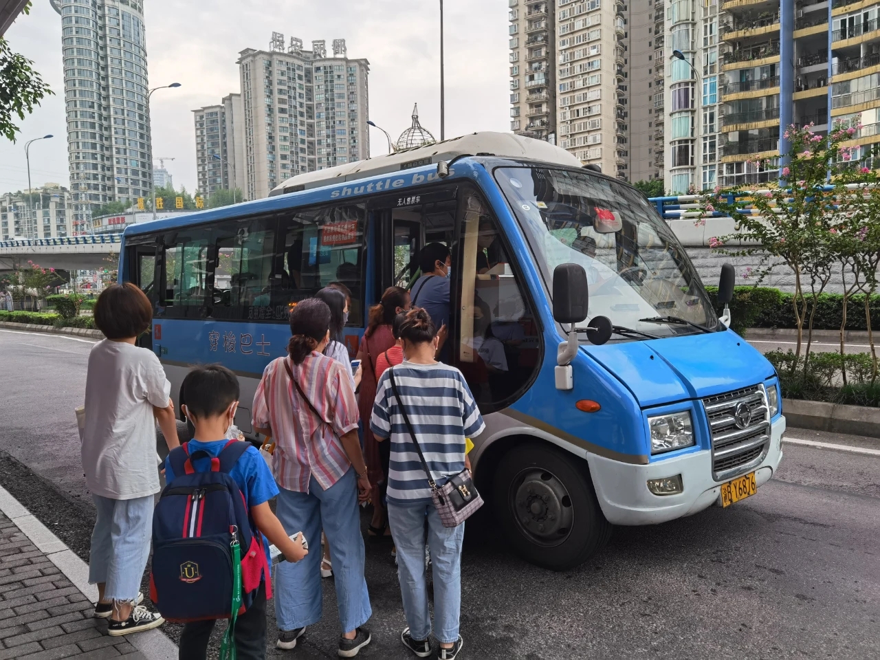 全市唯一为了孩子上学方便,改变公交线路!