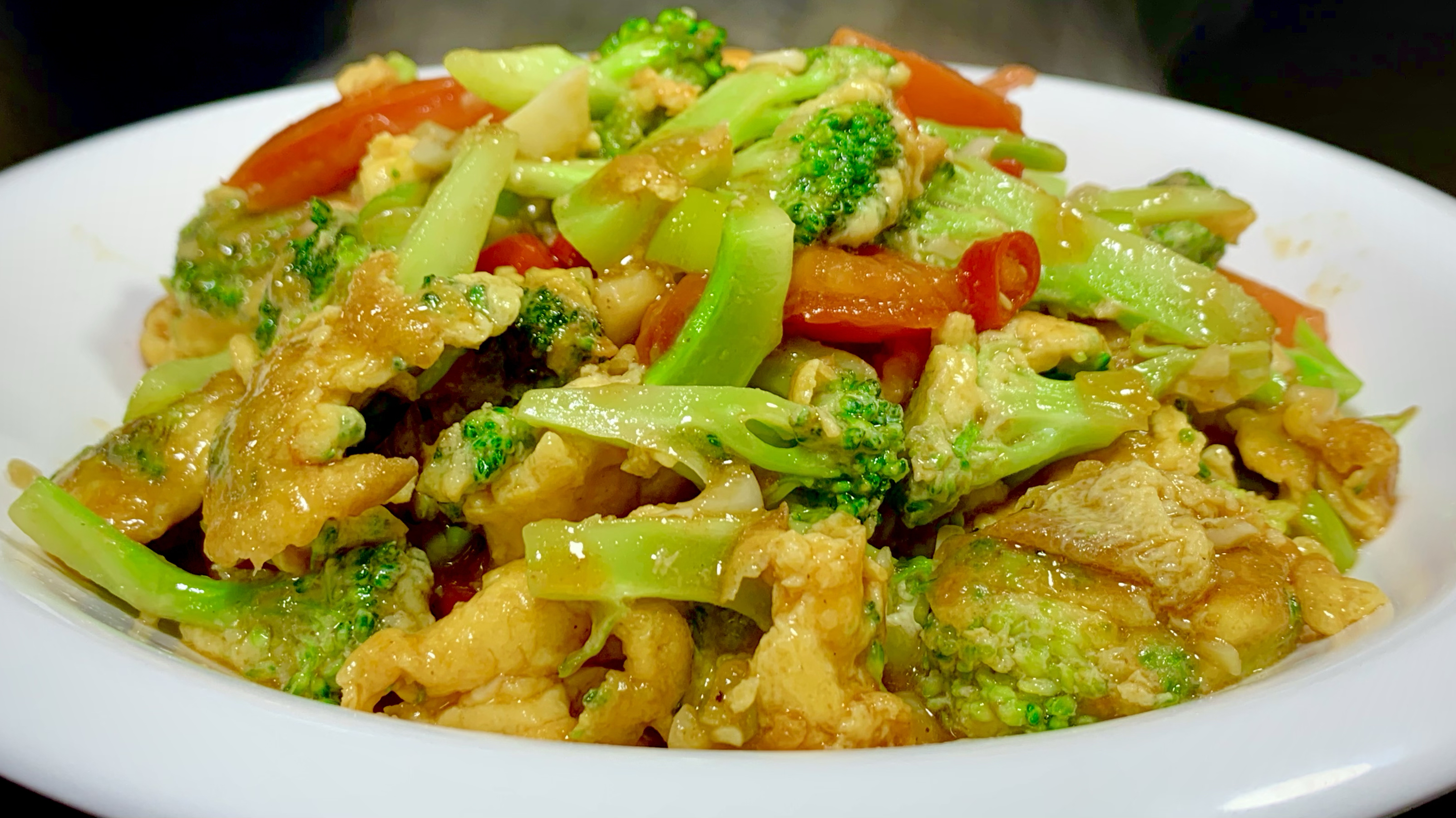 这才是西兰花炒蛋最好吃的做法,清脆爽口,天天吃都不腻,真解馋