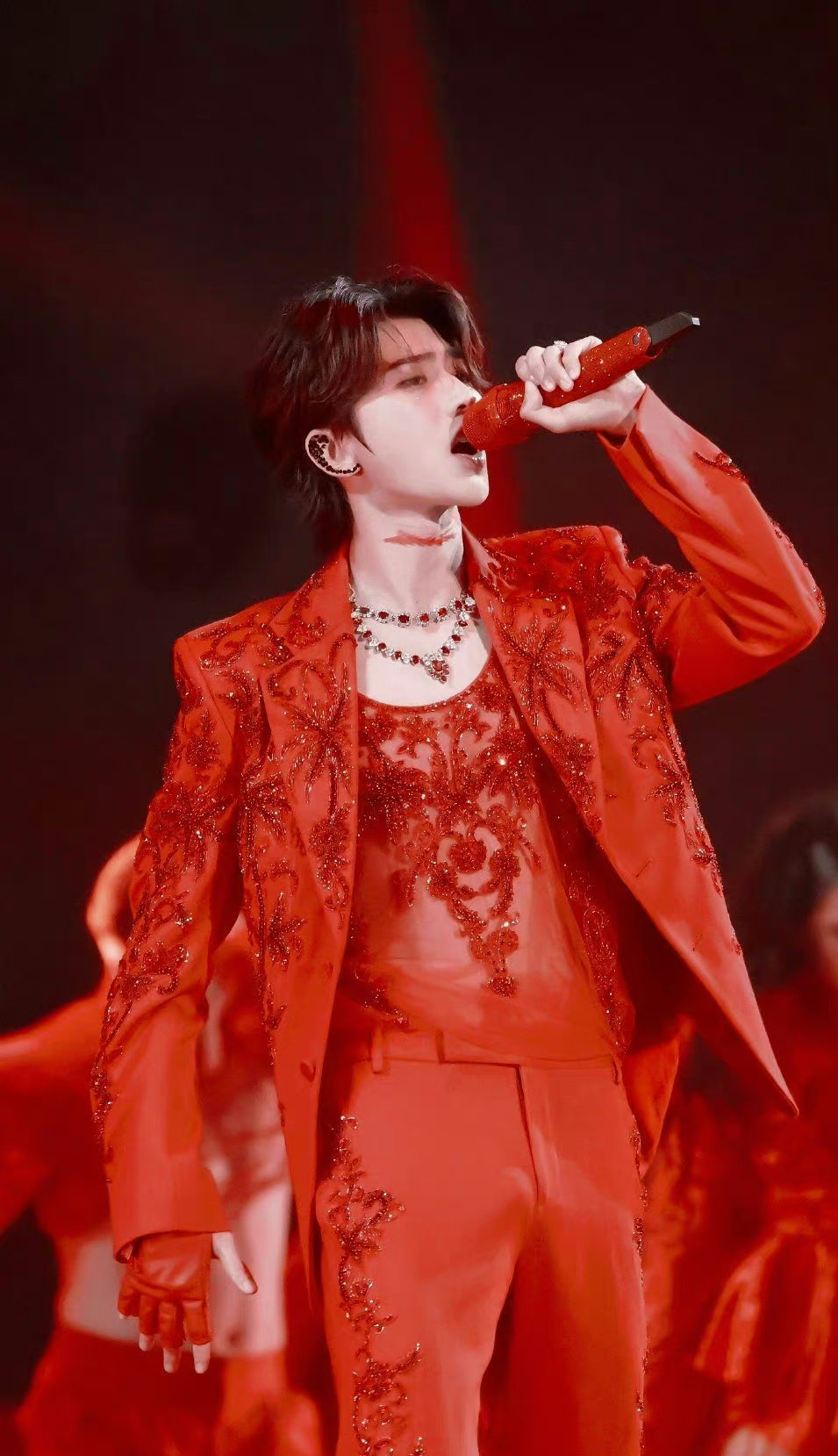 蔡徐坤新加坡演唱会火爆,粉丝:多大点事!一直在,一直爱!